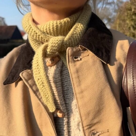 Brand New Hand knit Sophie Scarf in Pink with Flecks of Black & Green Size L - Picture 9 of 10